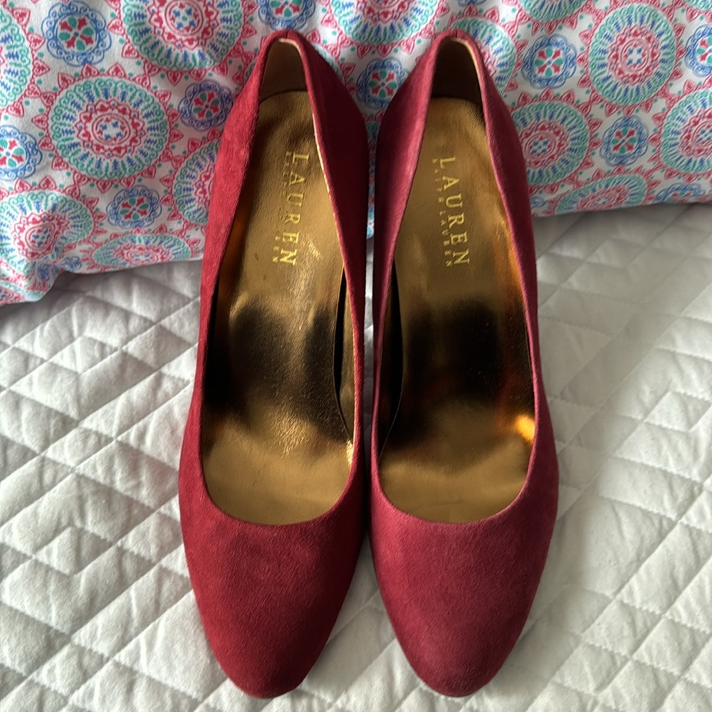 Lauren by Ralph Lauren Woman’s size 8.5 B. Never worn outside only on tile.